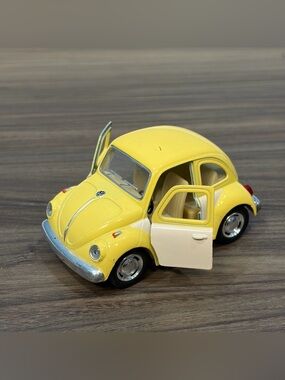 Yellow Kinsmart 1967 Volkswagen Beetle Diecast Pull Back Toy Car